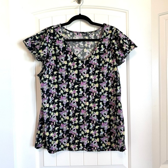 Tops - Floral short sleeve blouse - super cute pattern / print! Size XL